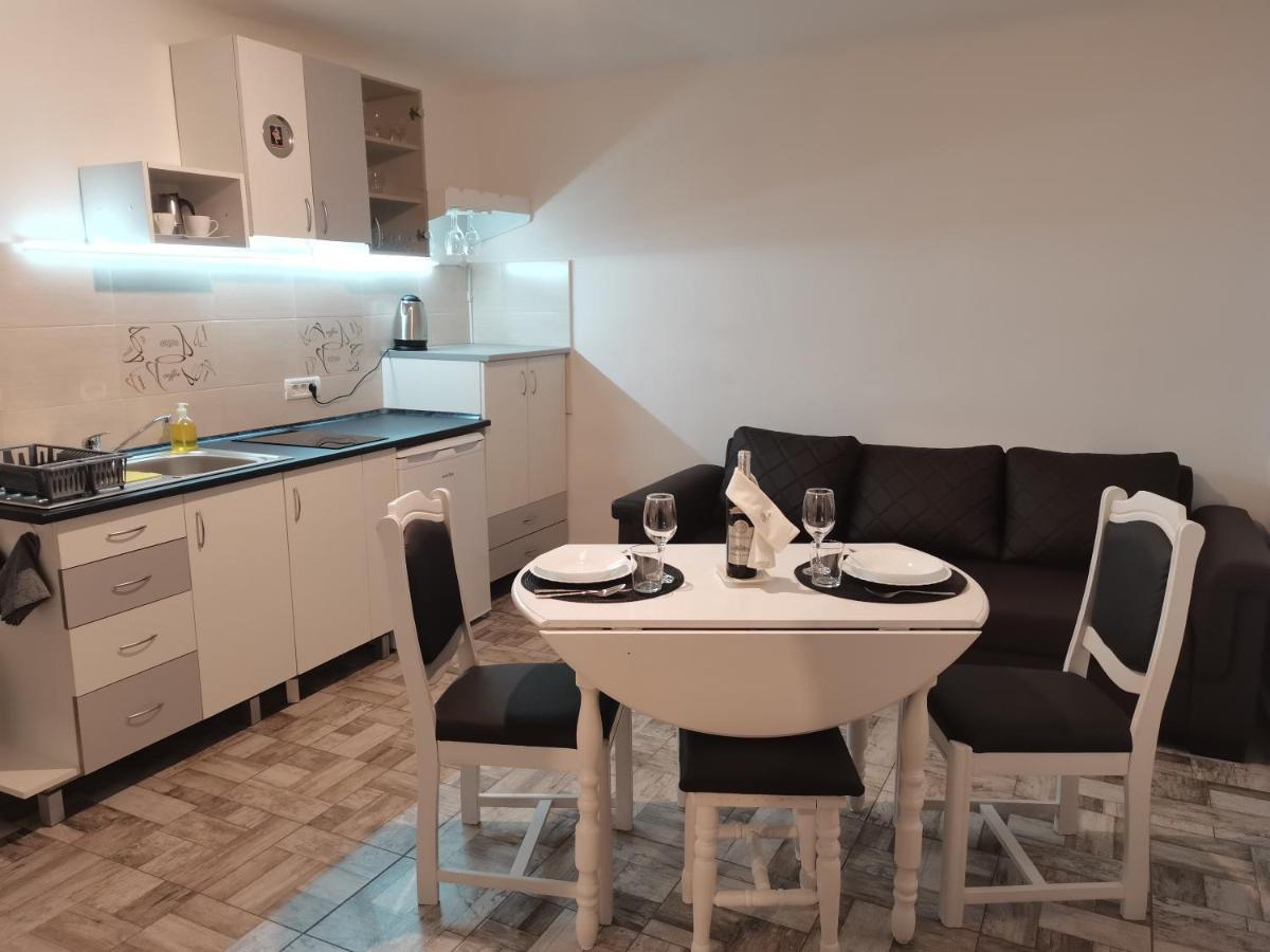 Carla'S Place Ap 2 Oradea Exteriér fotografie